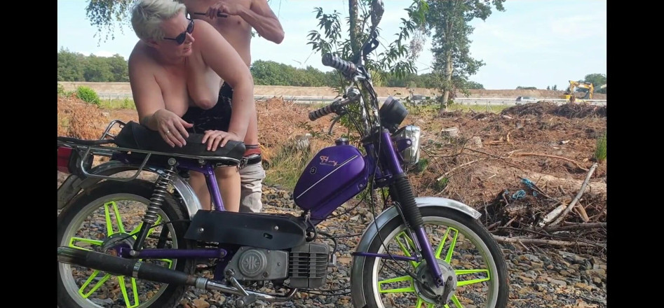 UserBitch1: Fellation Et Baise Dans Les Bois