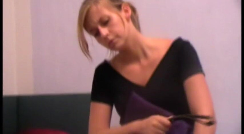 Femdom Austria: ป้อนอาหารให้สัตว์เลี้ยงรับใช้ของฉัน