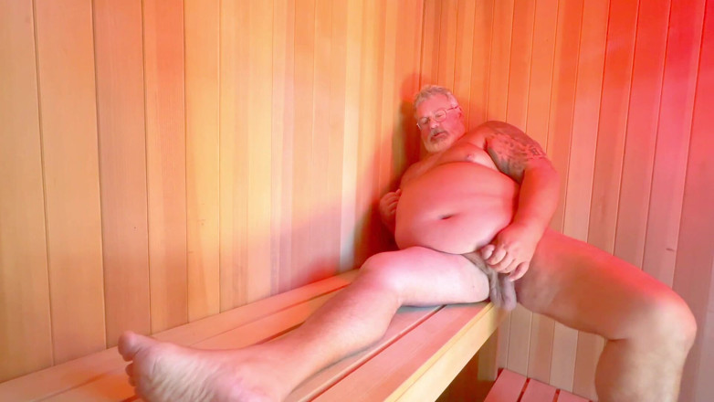 Hand-Free-Daddy-Chub: Sauna Bear W Norwegii Bawi Się Moim Wielkim Kutasem I...