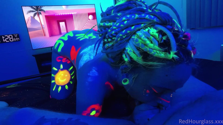 Red Hourglass Amateurs: Blacklight Fun with Melanie Sugar
