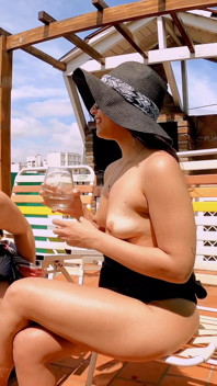 Çiş terası april büyük göt ve belle amore içiyor