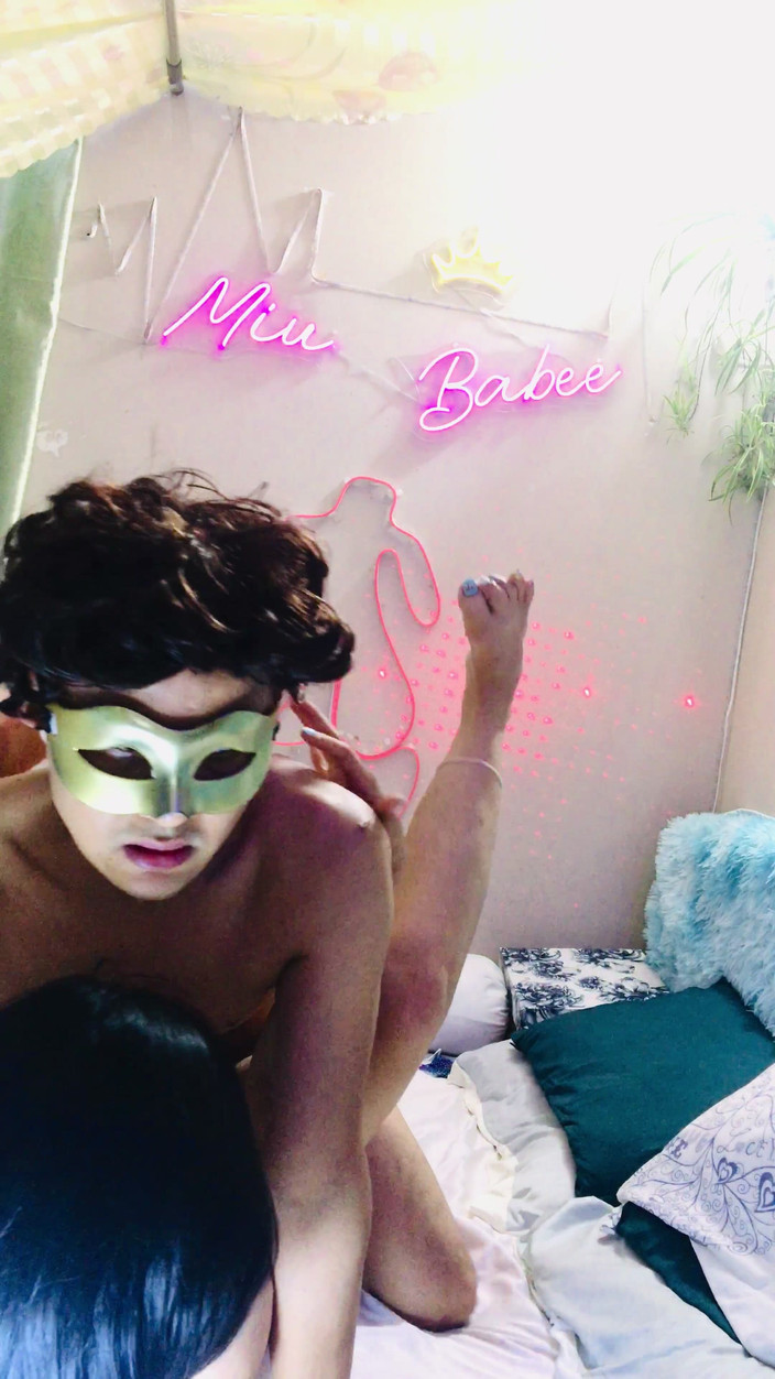 MiuBabee: Singaporean Girl Seduces Her Lover