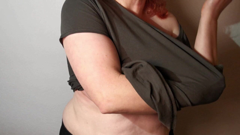 Bouncy Tits Action: 11 hodin titslappingu - celý film - používání jejích koz pro zábavu