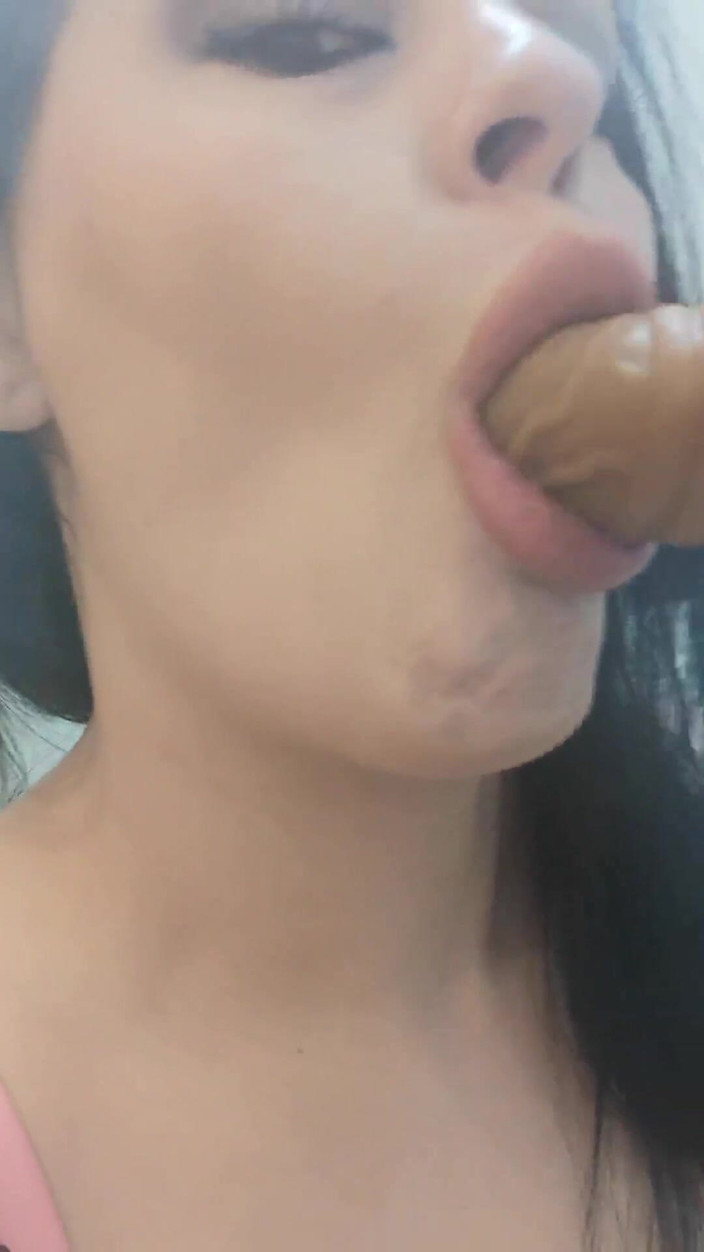 LACEYLOOXXX: Sucking My Dildo Against the Door