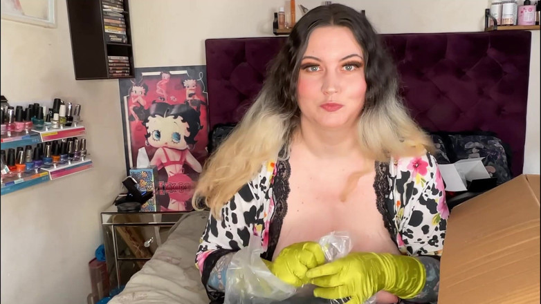 MissFFW: Pelacur kotor membuka kotak pilihan mainan barunya