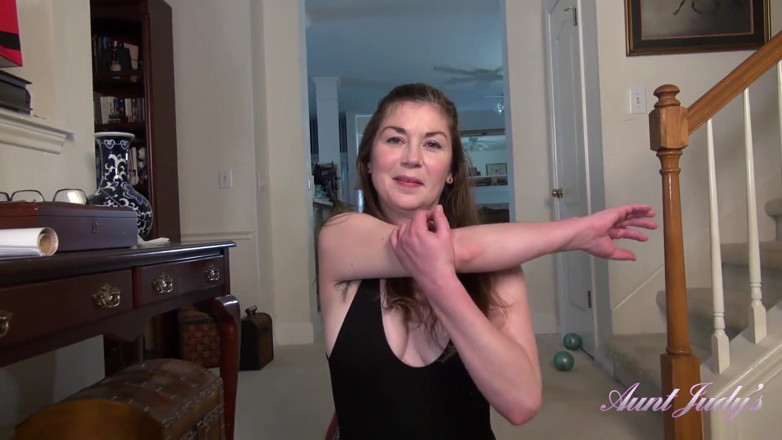 Aunt Judy's: AuntJudys - Fazendo ioga com a meia-tia Isabella de 42 anos (Virtual POV)