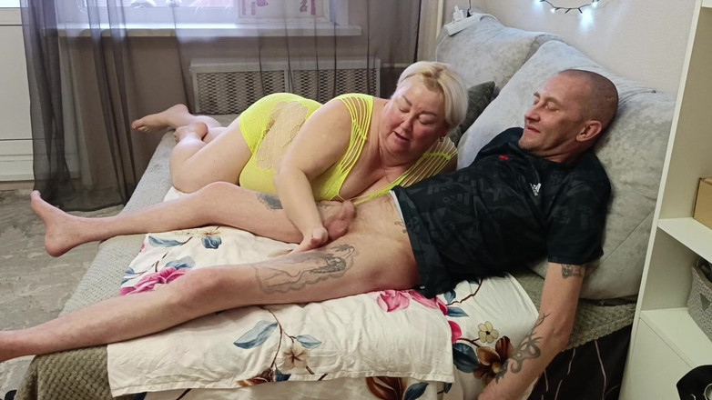 Zona901: Vysoce kvalitní hluboké kouření od macechy s polykáním spermatu