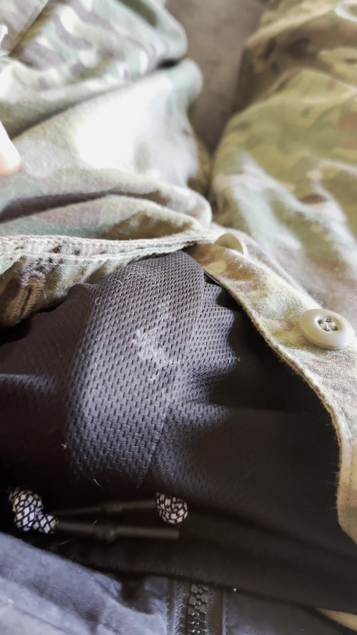 Gay Soldier Stuff: सैनिक Ocp पैंट में हिलाता है!