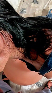 Milf dominantă denim umilire cu balon. Popping uriaș, oral adânc în gât, pe la spate și spermă dublă