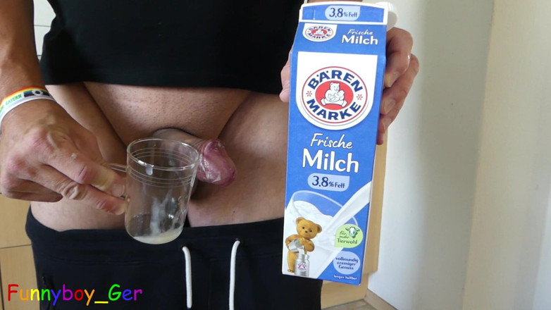 Funnyboy-Ger: Die Milch Ist Leer, Mach Sie Selbst. (versaute Schwanzspiele Und Wichsen...