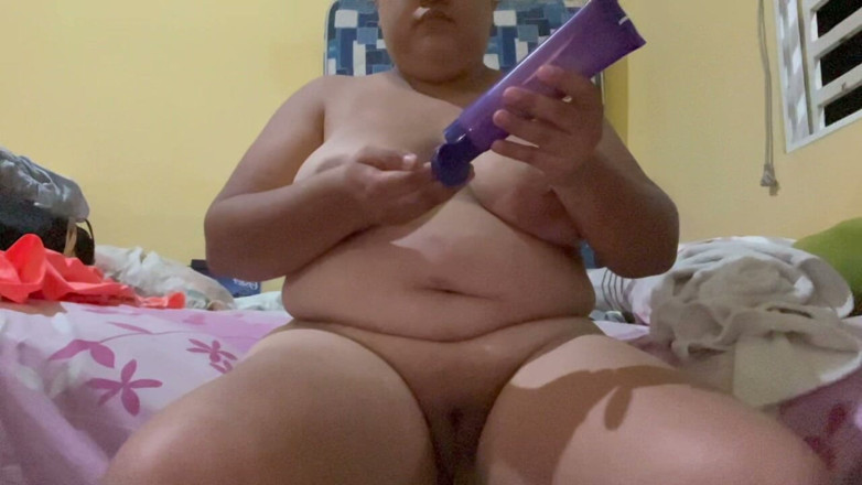Stepmom_with_big_tits: Я вийшла з хорошого душу і почала гарячати, поки він торкався мене.