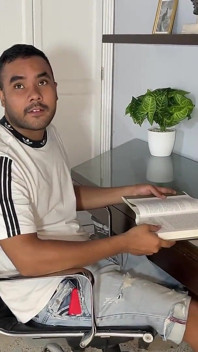 Üvey babam bana seks yapmayı öğretiyor ve beni kaltak gibi sikiyor