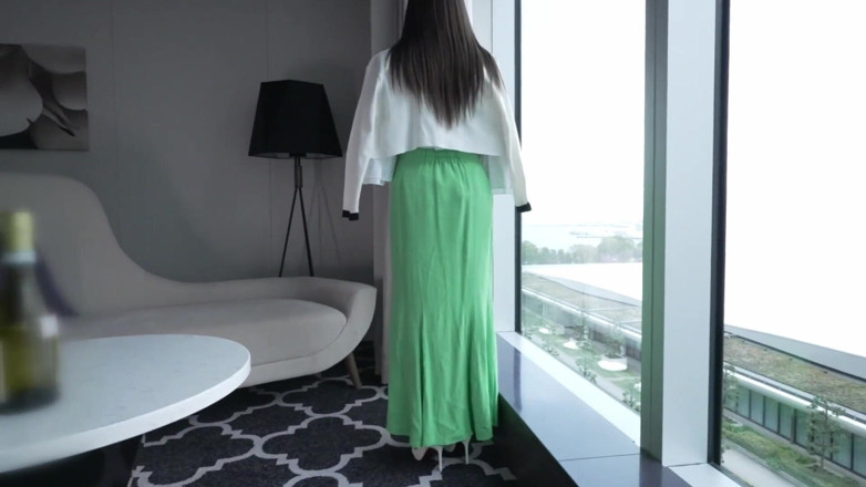 Raptor Inc: 돈을 벌기 위해 은행과 신혼부부 바람둥이, 평생 몸으로 빚 갚기, 불륜