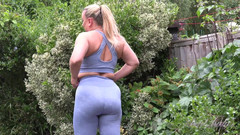 Aunt Judy's: Ajjdys - Busty Blonde MILF Eva May - Sexy venkovní cvičení jógy