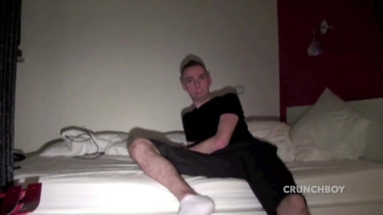 Crunch Boy: Jonathan dikongkek oleh awek blonde atas Kameron Frost