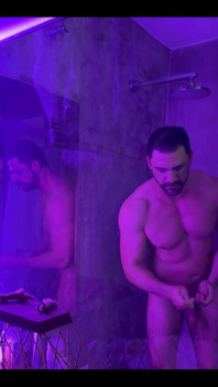 Duș violet