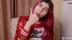 Nu Cosplay: Toffina dildo eylemine ihtiyacı olan azgın bir Harley Quinn
