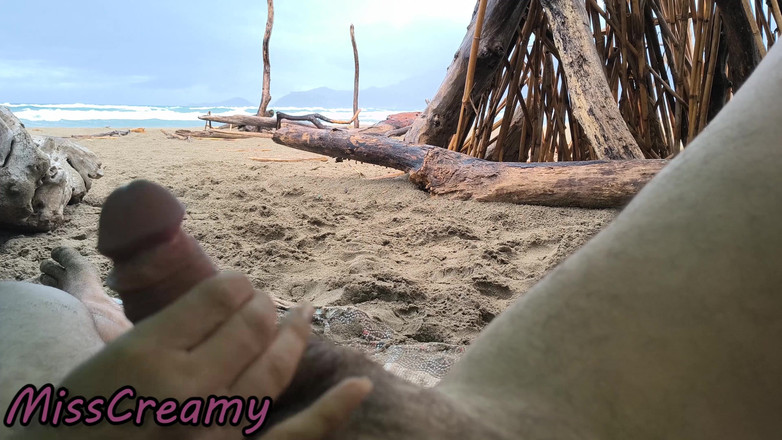 Miss Creamy: Misscreamy lehrerin wichst meinen schwanz unter regenschirm!