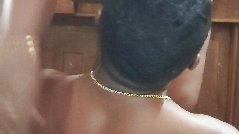 Realmallucouplevlog: 我张开双腿，让他舔舐并潮吹我的阴户