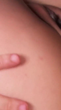 La chica japonesa tetona 4_pretty se divierte follando y acabando en una preñada