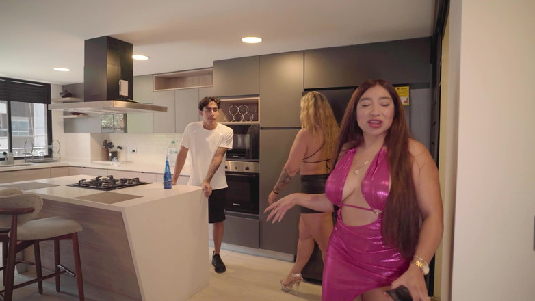 Cata Sanchez: ¡Mi hijastra sabe que me follo a su gran novio...