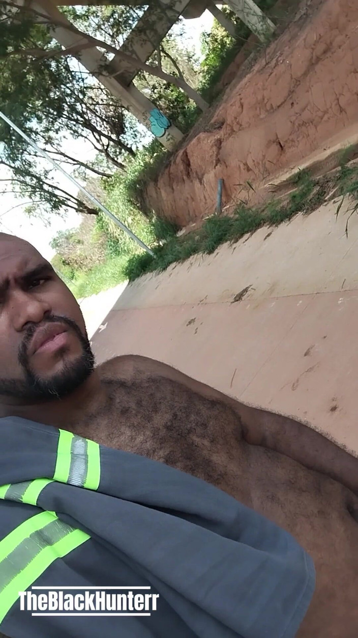 TheBlacKHunterr: dans la rue et se déshabiller