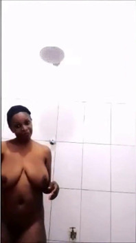 Nera miLF babsie azione doccia