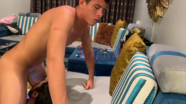 The Substance: ラテンモデルのディープスロートが旅行から到着したばかりです!