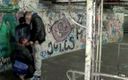 Crunch Boy: Jebana przez 2 cycatych chłopców w metrze w Paryżu