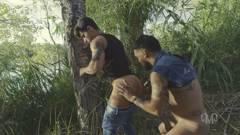 Freemen Secrets: Douglas Smith Fucks Thiago Santana in the Woods