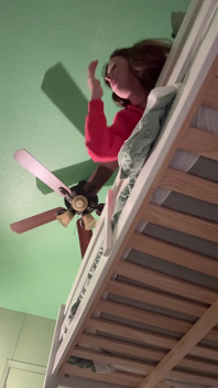 Das zimmer mit deiner stiefschwester wird sexuell .. Deshalb sind Stockbetten immer eine gute Idee!