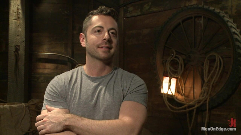 Men on Edge: Der behaarte muscle-brocken bekommt seinen schwanz von zwei bauern edging