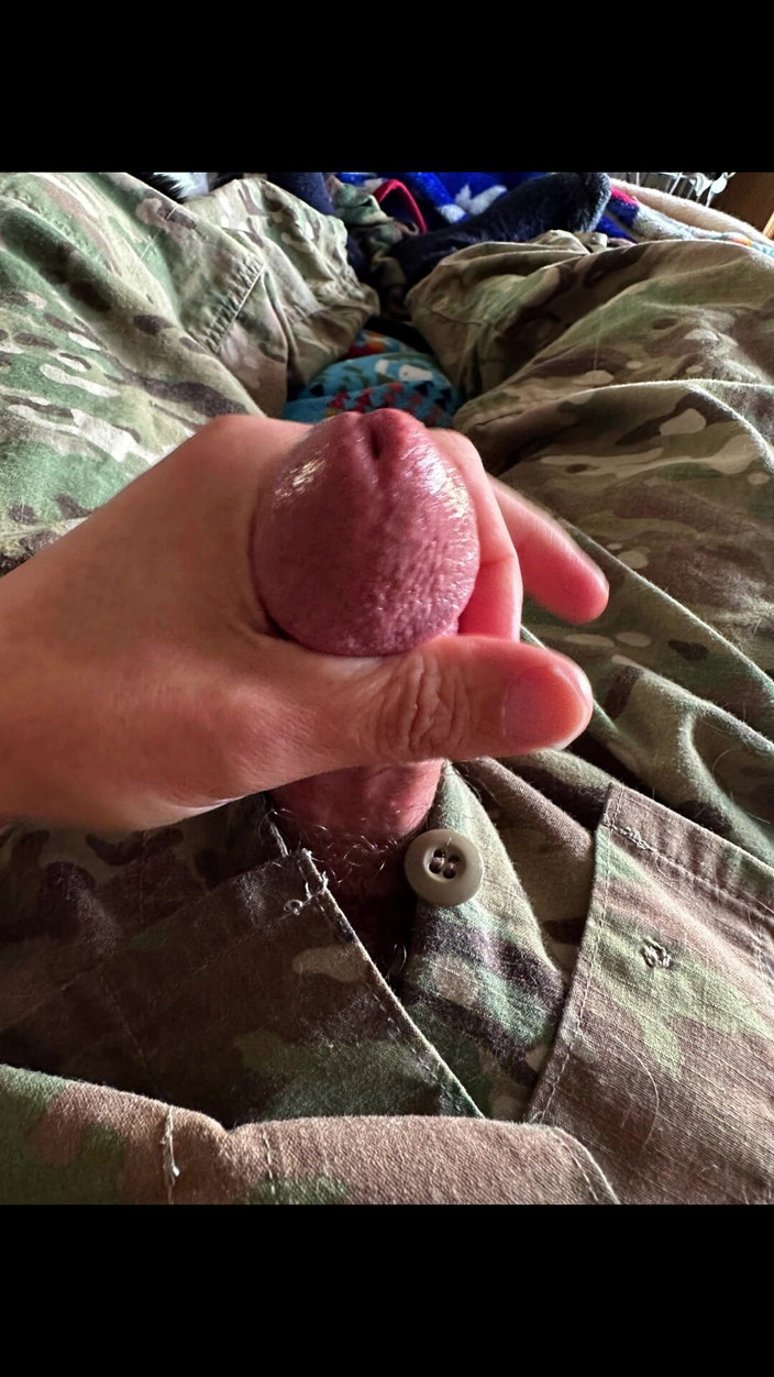 Gay Soldier Stuff: Aku lagi asik ngocok di kamarku sambil pamer pelerku!