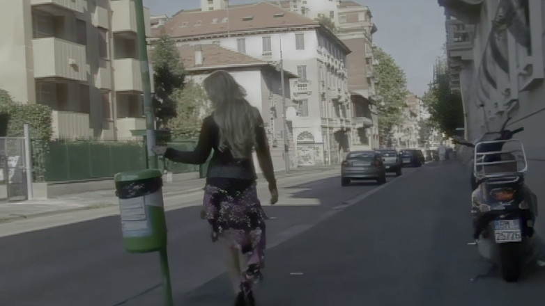 Inthe MILF room: 美丽丰满的熟女在选角时自慰