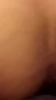 Napalona czarna milf jeździ na ogromnym BBC i zostaje wypełniona gorącą spermą