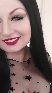 Arya grander si cewek semok rambut cokelat dengan korset menggodamu