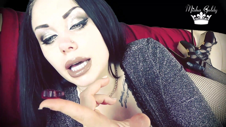 Goddess Misha Goldy: Мое волшебное зелье сделает тебя жомым медведем, и я поглощаю тебя живым после мучений