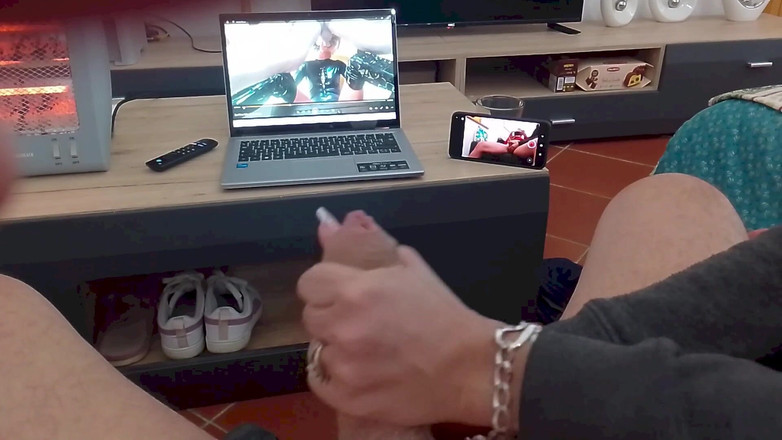 LauraOnHeels: MILF se branle et se salit de sperme