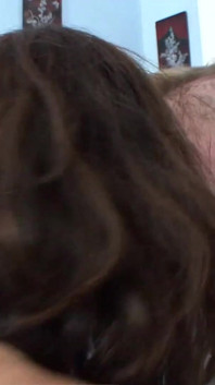 Maia davis e rachel rogers, lesbiche amici tabù sul divano