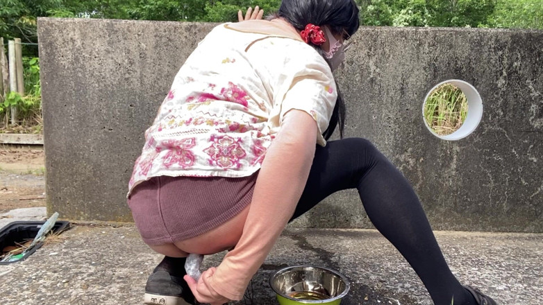megu2002: No. 252 Outdoor “doggy Pose” Pee