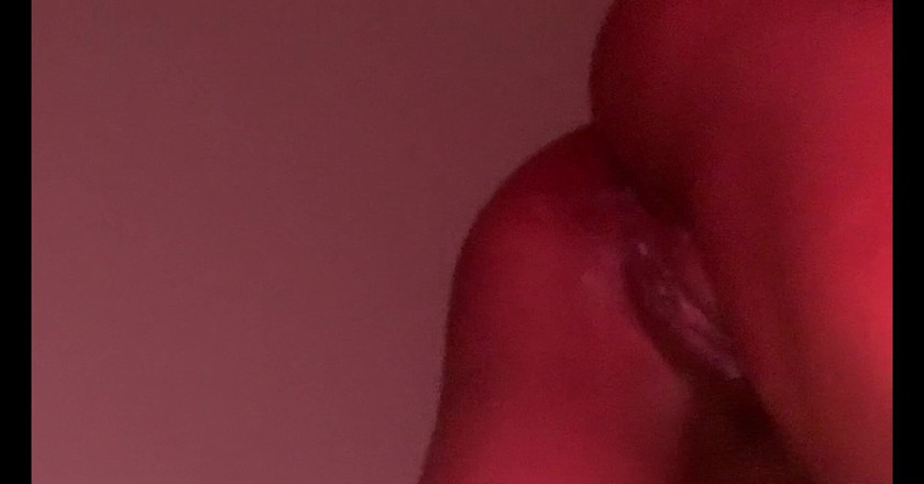 DivaHouz: 핫한 흑누나 십대와 섹스하는 동안 젖은 크림 같은 보지를 볼 수 있습니다.
