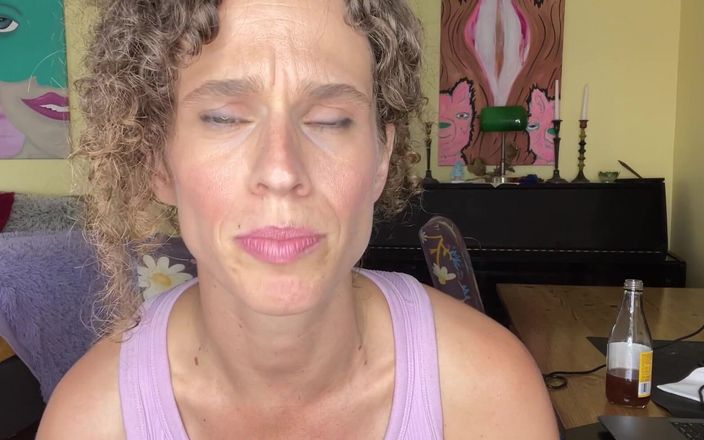 VibeWithMommy: Hei sweet boy! Aku sekarang menawarkan video reaksi!