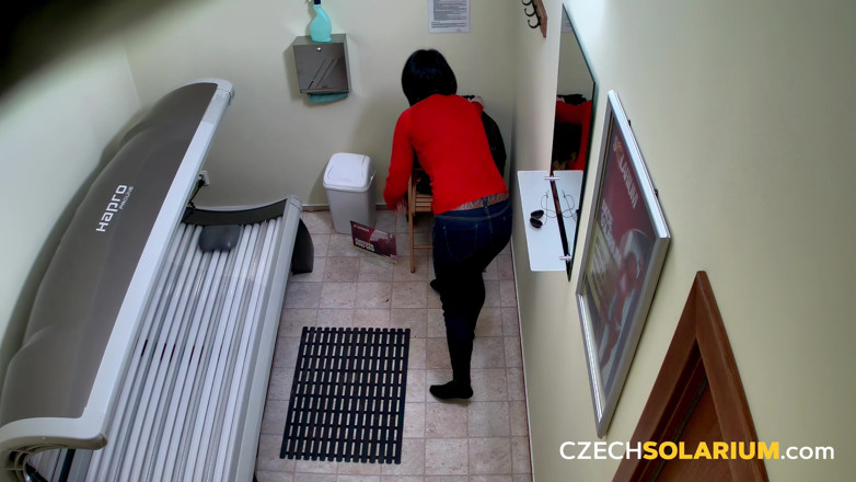 Czech Solarium: Czech Solarium 24: Brunette Starts Playing with Her Pussy in Solarium