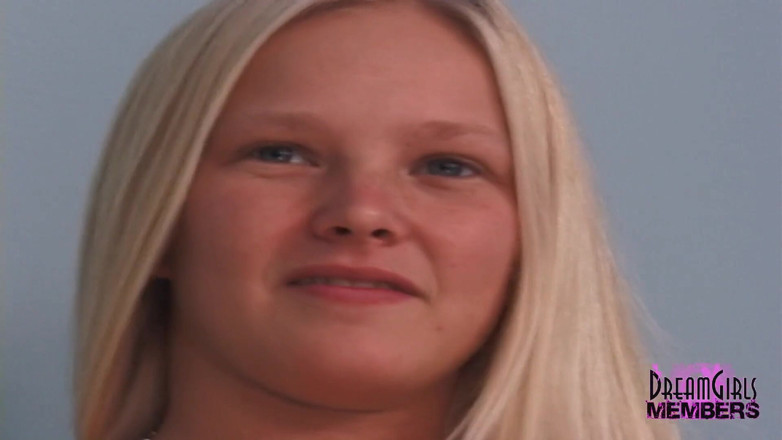 Dream Girls: Hermosa rubia en casting exclusivo