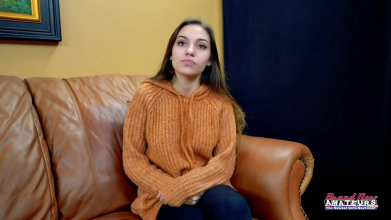 Brand New Amateurs: My cutie coed friend tricks Kataljna Kittin pussy for pussy...