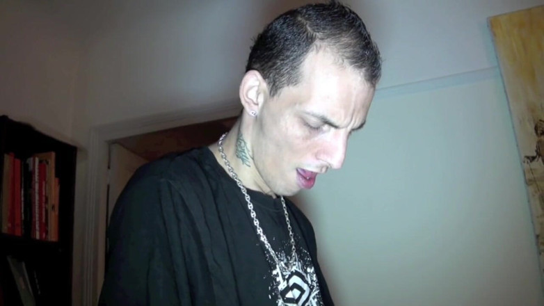 BAD BOYS FUCKERS FROM FRANCE: Dziwka twink zerżnięta przez badboya w trampkach