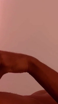 Une grosse bite noire fait une branlette à une baise de Fleshlight jusqu’à ce qu’elle éjacule et mange ma propre éjac, black20one