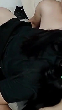 Aksi hot lesbian yang saling muasin memek satu sama lain dengan saling jilat memek satu sama lain