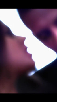 Romantyczny seks z zmysłowym trójkątem analnym i gorącymi lesbijkami MILF
