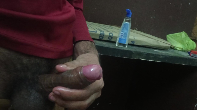 Brijesh 270: Moje žena mě nechává sama doma, ale můj soused mě vždy...